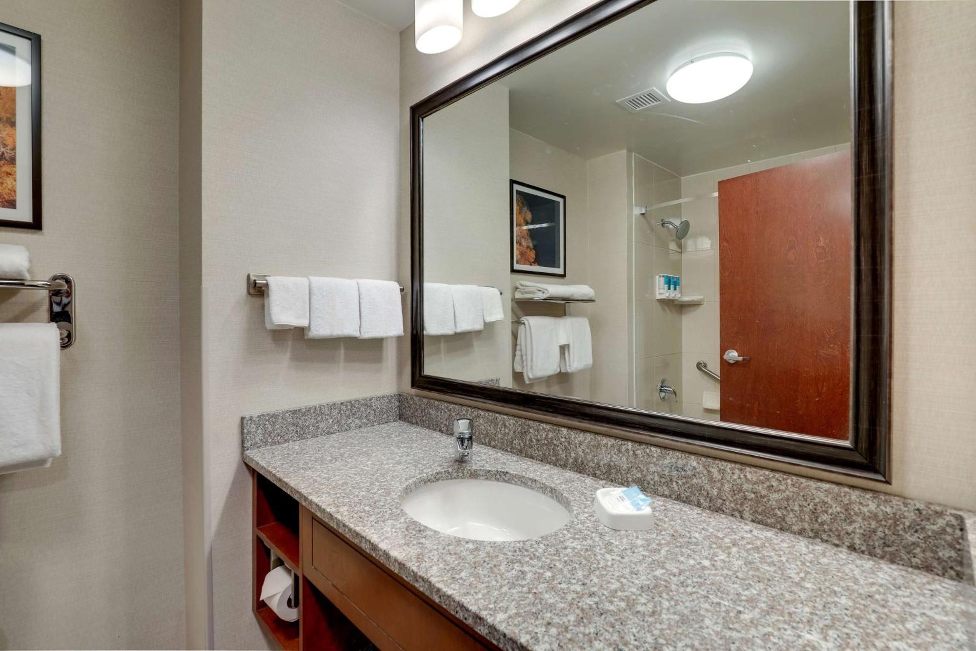 Drury Plaza Hotel Mt Vernon جبل فيرنون المظهر الخارجي الصورة